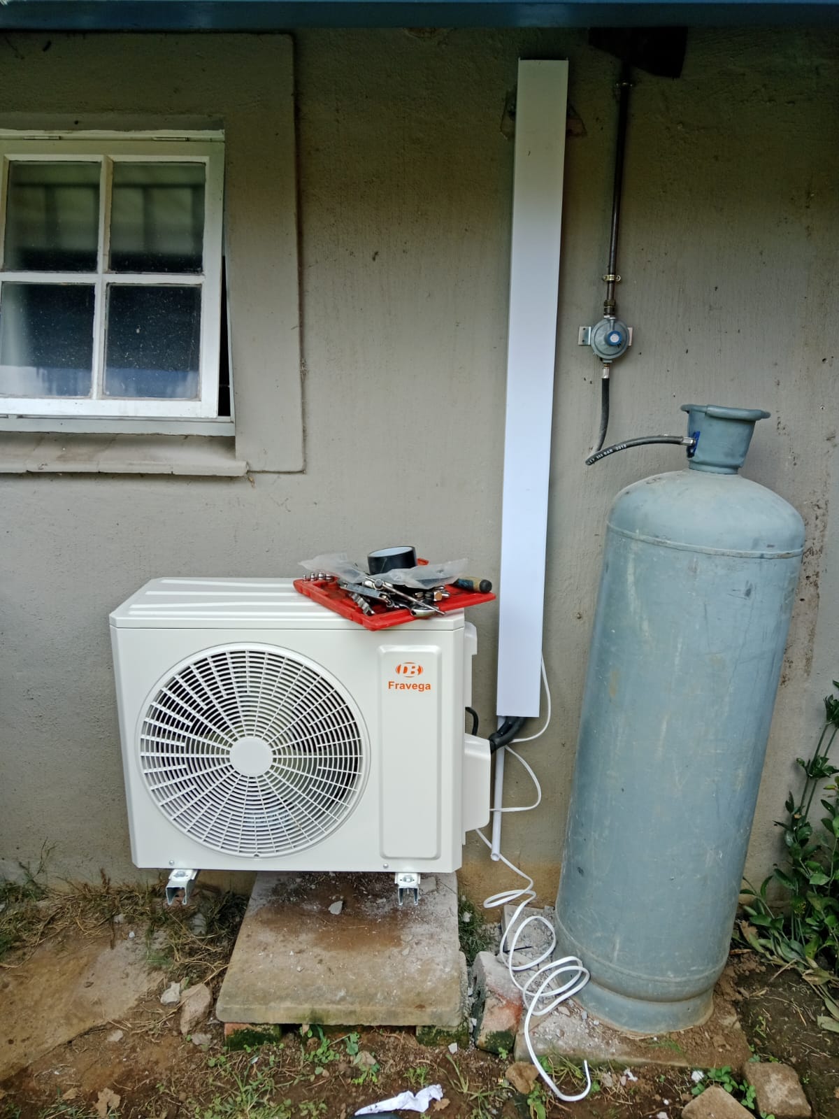 Aircon re-gassing